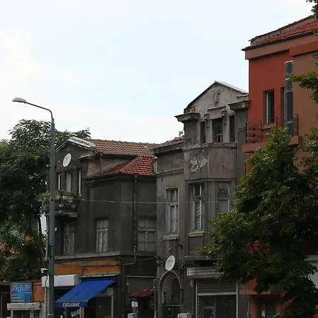 Center Big Family With Garden View *