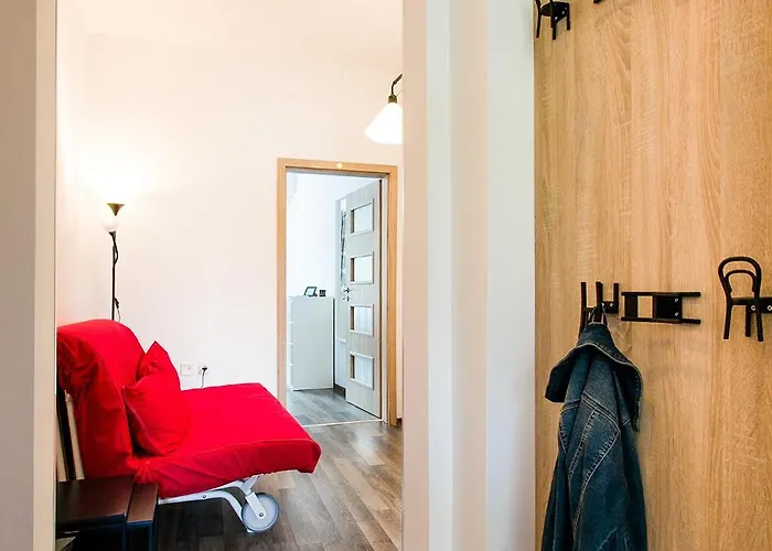 Center Big Family With Garden View *