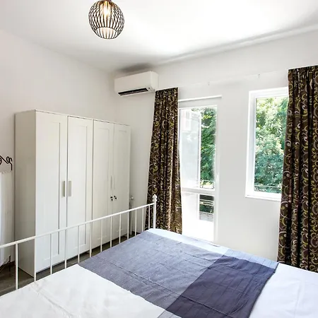 Center Big Family With Garden View Apartman *