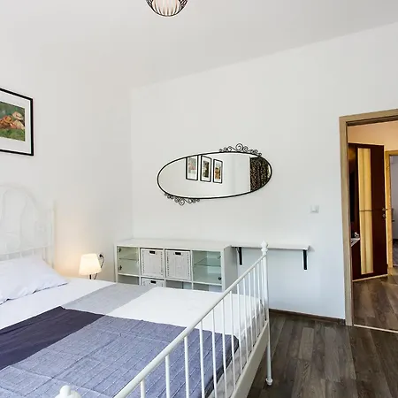 Center Big Family With Garden View Apartman