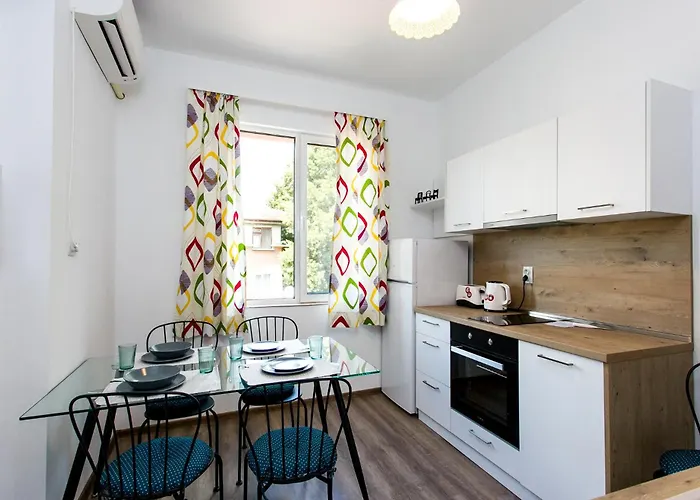 Center Big Family With Garden View *