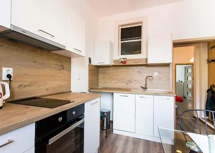 Center Big Family With Garden View